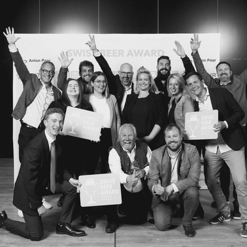 Swiss Beer Award 2022, das Team von Chopfab Boxer in schwarz/weiss